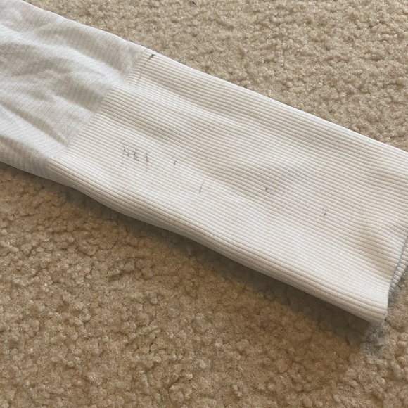 White LuluLemon Longsleeve Swiftly - Picture 3 of 6